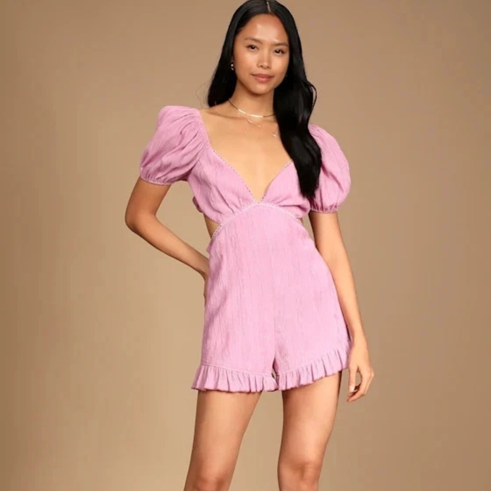 LULU'S womens size M lavendar Got You Sprung puff sleeve ruffled tie back romper
